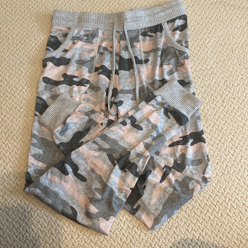 Secret Treasures camo pajama pants